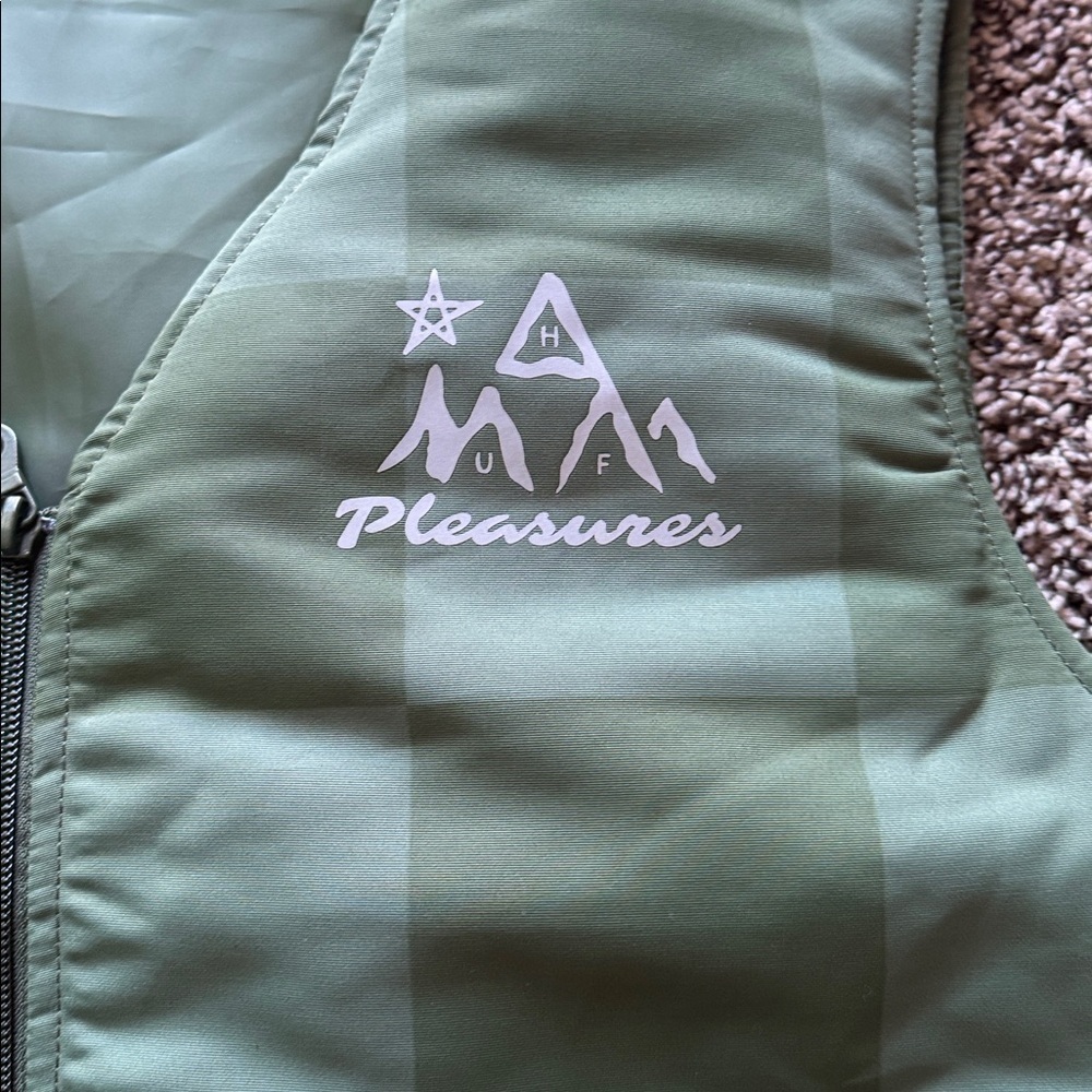 HUF Men’s NWOT Pleasures Midland Olive Green Checkered Streetwear Quilted Vest - Picture 3 of 13